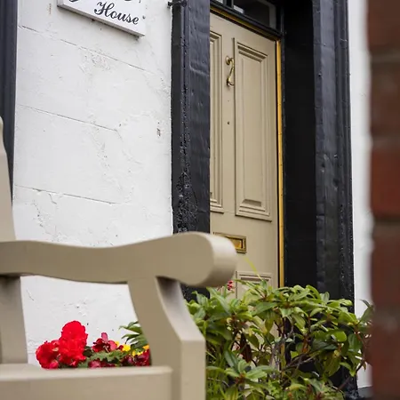 Duke's House, - Stunning Large - Town Centre On Your Doorstep - 5 Bedrooms & Sun Trap Garden - District * Penrith