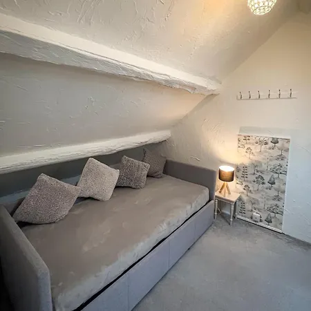 Duke's House, - Stunning Large - Town Centre On Your Doorstep - 5 Bedrooms & Sun Trap Garden - District *