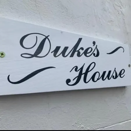 Duke's House, - Stunning Large - Town Centre On Your Doorstep - 5 Bedrooms & Sun Trap Garden - District Semesterbostad