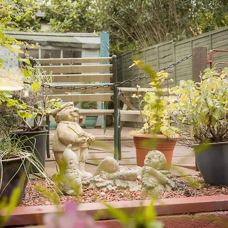 Duke's House, - Stunning Large - Town Centre On Your Doorstep - 5 Bedrooms & Sun Trap Garden - District