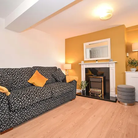 Duke's House, - Stunning Large - Town Centre On Your Doorstep - 5 Bedrooms & Sun Trap Garden - District 度假居