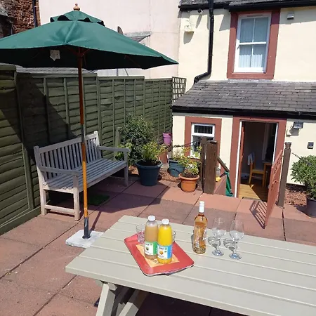 Duke's House, - Stunning Large - Town Centre On Your Doorstep - 5 Bedrooms & Sun Trap Garden - District Dom wakacyjny