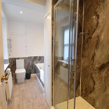 Duke's House, - Stunning Large - Town Centre On Your Doorstep - 5 Bedrooms & Sun Trap Garden - District Dom wakacyjny *